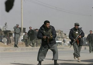 В Афганистане смертник взорвался в толпе иностранных и местных военных: есть жертвы
