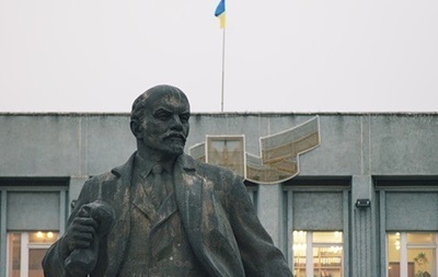У Харківській області розбили пам ятник Леніну