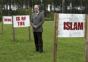 Пастор Джонс проведет антиисламский протест у крупнейшей мечети США