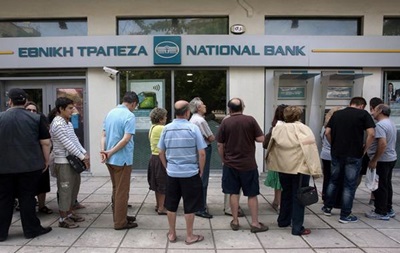Греки штурмують банкомати, опозиція вимагає відставки Ципраса