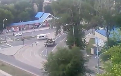 У Донецьку зняли колону танків