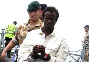Французский фрегат взял в плен 12 сомалийских пиратов