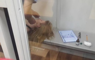 Активистка Айдара Заверуха упала в обморок в зале суда