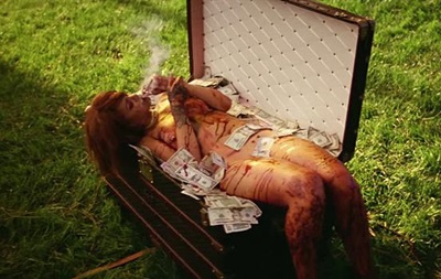 Рианна снялась обнаженной в новом клипе Bitch Better Have My Money