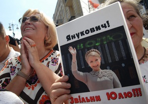 Тимошенко призвала демократический мир остановить  диктатора Януковича 