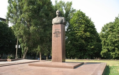 У Дніпродзержинську мають намір знести пам ятники Леніну і земляку Брежнєву