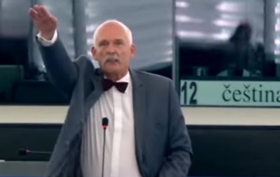 Польский депутат показал нацистский жест в Европарламенте 