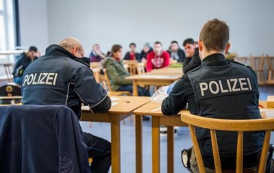 Профсоюз: Полиция ФРГ не справляется с потоком беженцев