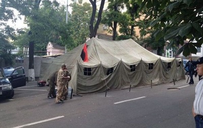 Правый сектор в Днепропетровске пикетирует милицию 