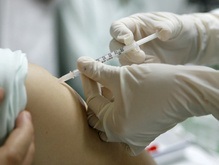 Минздрав прекратил вакцинацию украинцев