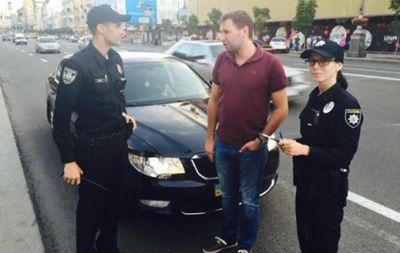 Поліція оштрафувала Парасюка за проїзд на червоне світло