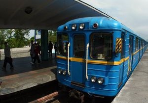 Сегодня на участке красной ветки киевского метро 20 минут не ходили поезда