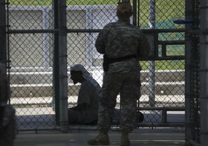 В Гуантанамо второй месяц голодают десятки заключенных