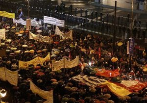 Греческий парламент обсуждает кризисный бюджет на фоне протестов