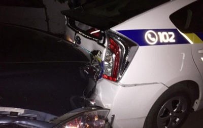 В Киеве мужчина разбил две машины патрульной полиции