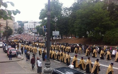 Итоги 27 июля: Глава КСУ попал в ДТП, в Киеве прошел крестный ход