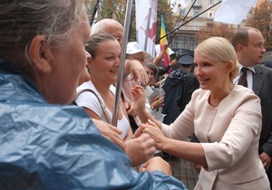 Суд возобновил рассмотрение дела Тимошенко. Экс-премьер опаздывает