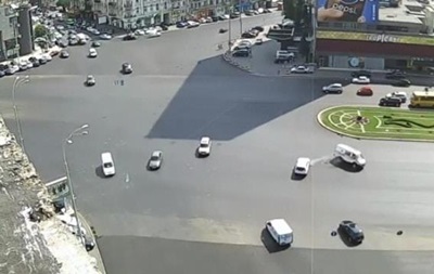В Сети появилось видео киевской аварии со  скорой 