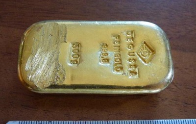 В Германии девушка нашла в озере слиток золота