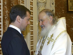 Временный глава РПЦ просит Бога помочь Медведеву в борьбе против кризиса