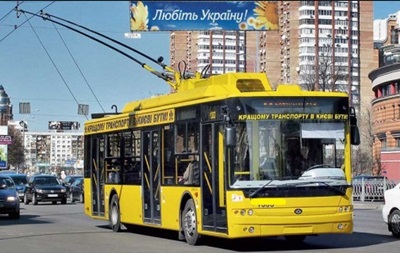 Обстрелянный троллейбус в Киеве