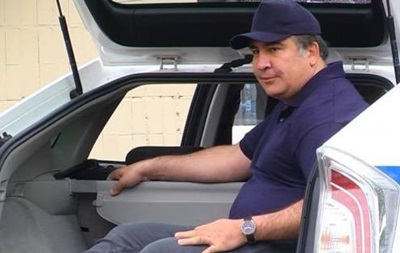 Саакашвили залез в багажник патрульной машины