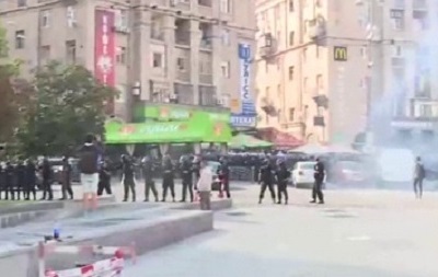 Украинские и польские фанаты устроили массовую драку на Майдане