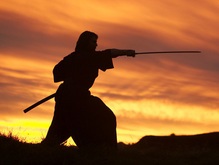 В Татарстане мужчина напал на жену с самурайским мечом
