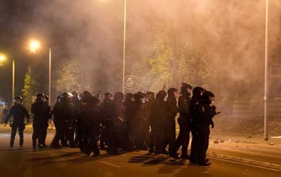 В Германии полиция силой разогнала протестующих против приема беженцев