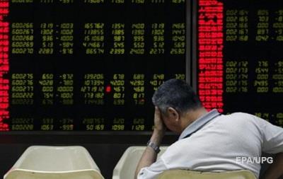 Китай: акції дешевшають після  чорного понеділка 