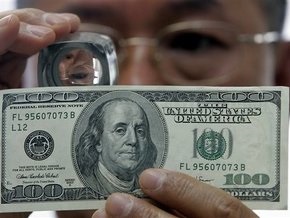 Сегодня доллар на межбанке упал до пяти гривен