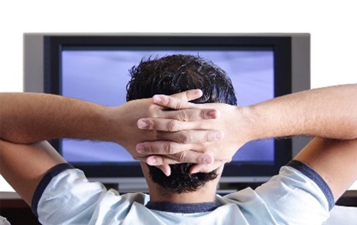 Тривалий перегляд телевізора прискорює розвиток серйозної хвороби – вчені