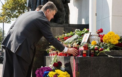 Порошенко пообещал семьям погибших под Радой по 609 тысяч гривен