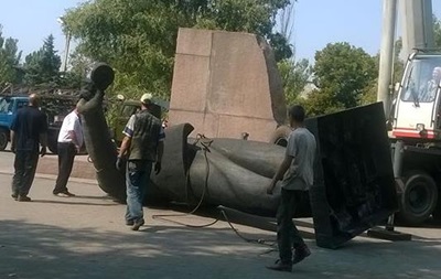 На Донетчине демонтировали еще один памятник Ленину