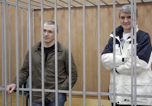 Ходорковский прекратил голодовку, защита просит суд вызвать Путина в качестве свидетеля