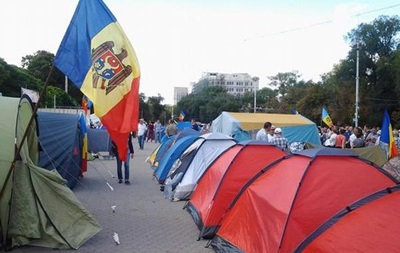 У центрі Кишинева протестувальники встановили наметове містечко