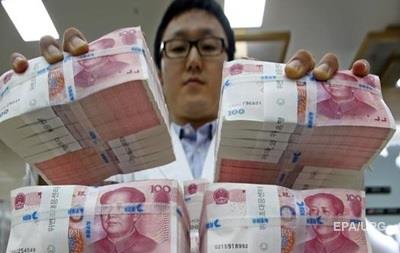 Китай знову знизив курс юаня