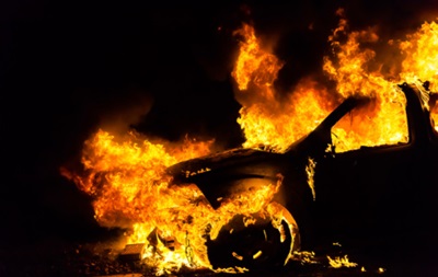 В спальном районе Киева за два часа сгорели семь машин