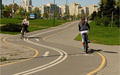В Киеве открыли велодорожку с Троещины до центра