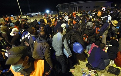 Тисячі мігрантів добралися до Австрії