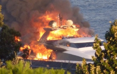 Президент Наполи едва не сгорел на собственной яхте