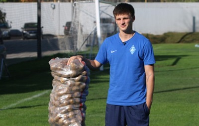 В России среди футбольных болельщиков разыграют мешок картошки