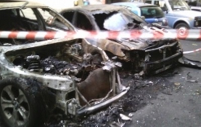 В Киеве ночью сгорели две машины