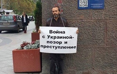 Российского писателя Шендеровича задержали в киевском аэропорту