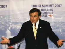 Саакашвили предложил прекратить огонь в Южной Осетии
