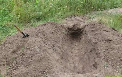 У Кривому Розі власника похоронного бюро змусили копати собі могилу - ЗМІ