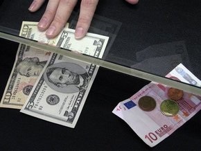 Евро и доллар рухнули на межбанке