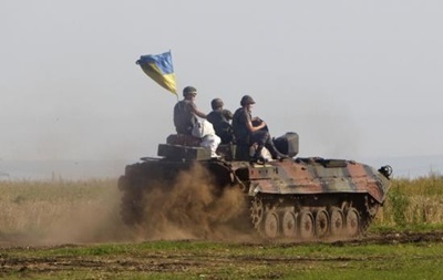 Силовики заявили о полном отводе танков на Луганщине 