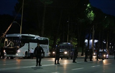 В Албанії закидали камінням автобус з гравцями збірної Сербії