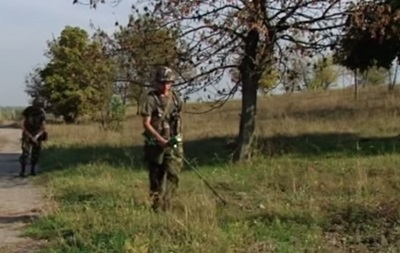 Журналісти показали, як працюють сапери ЗСУ на Донбасі